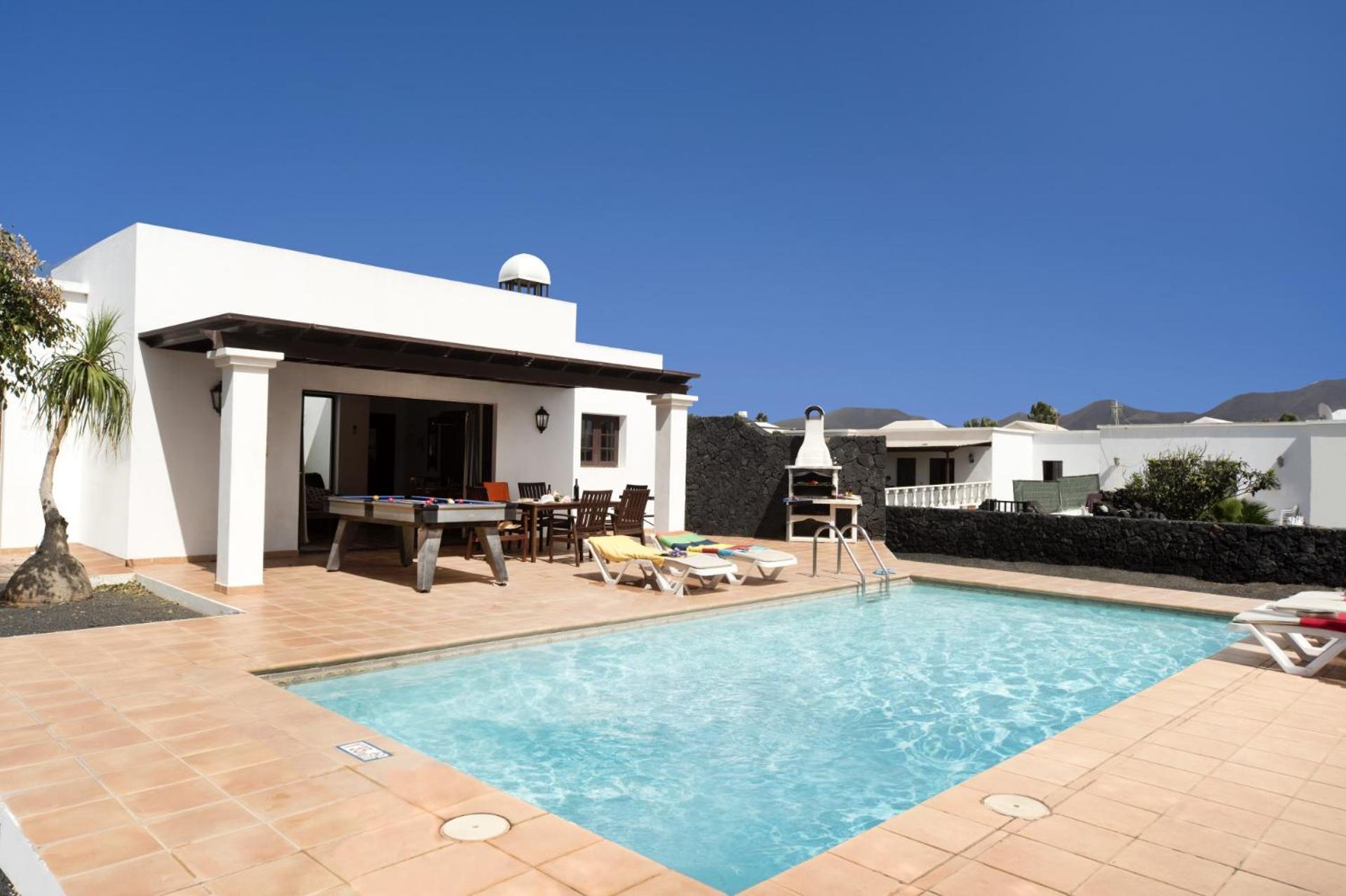 Villa Papagayo By Villa Plus Плая Бланка Екстериор снимка